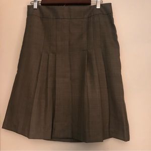 Banana Republic pleated skirt. Size 8.